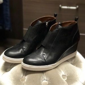 Linea Paolo wedge bootie, size 9